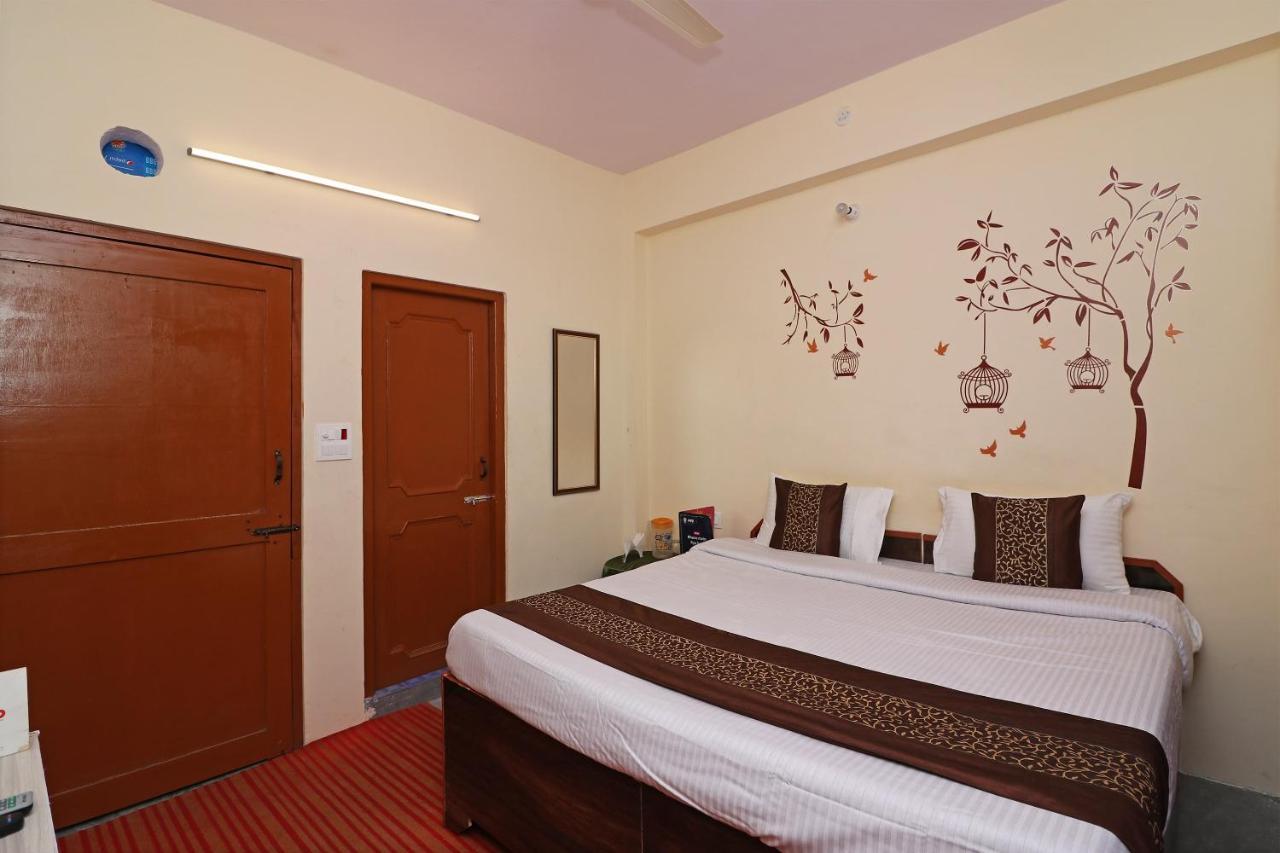 Oyo 13728 Hotel Kempty Valley View Hotel & Restaurant Мусори Екстериор снимка