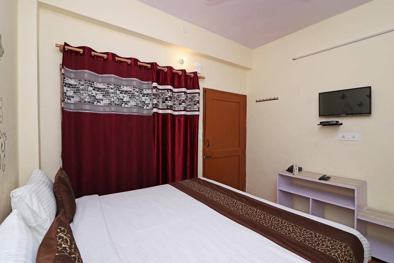 Oyo 13728 Hotel Kempty Valley View Hotel & Restaurant Мусори Екстериор снимка