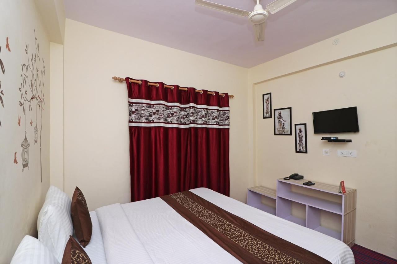 Oyo 13728 Hotel Kempty Valley View Hotel & Restaurant Мусори Екстериор снимка